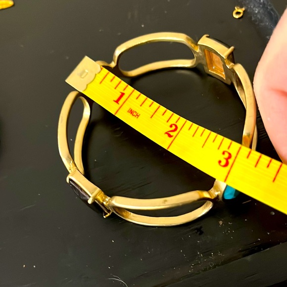 Vintage Gold tone round bracelet with black and turquoise stones - Picture 7 of 8